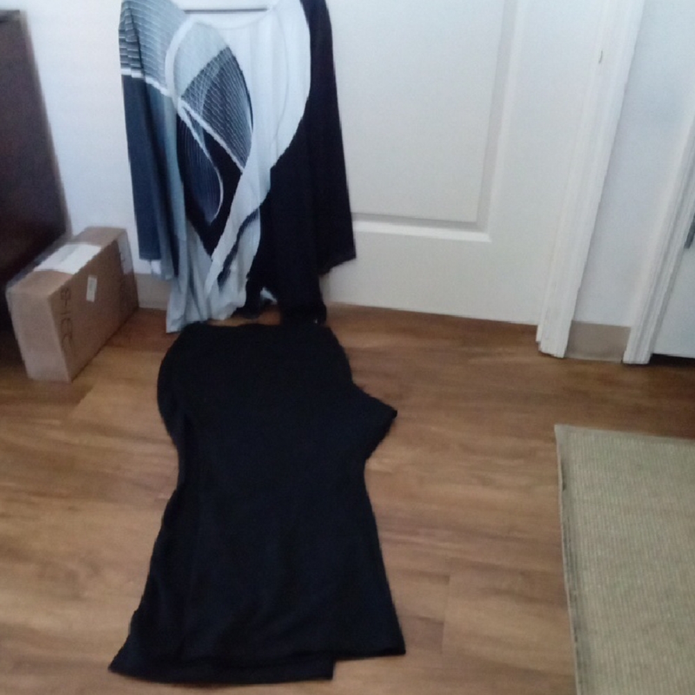 Black and Gray Abstract Pattern Top & Black Pants
